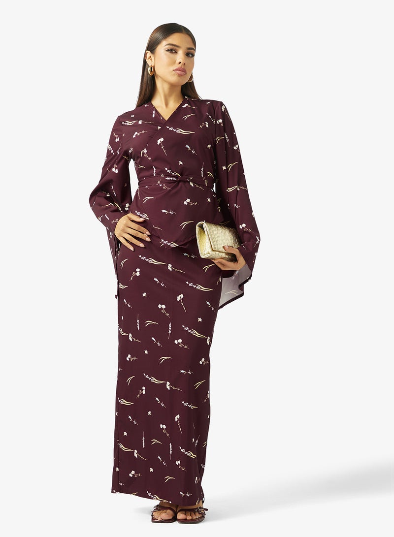 خزانة طقم بلوزة وتنورة بطبعة - Image 1